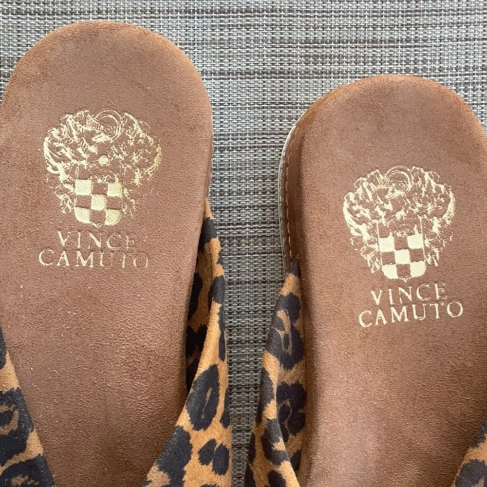 Vince Camuto Flat Form Slip OnTwisted Strap Sandal In Animal Print Size 6.5” - Picture 2 of 12